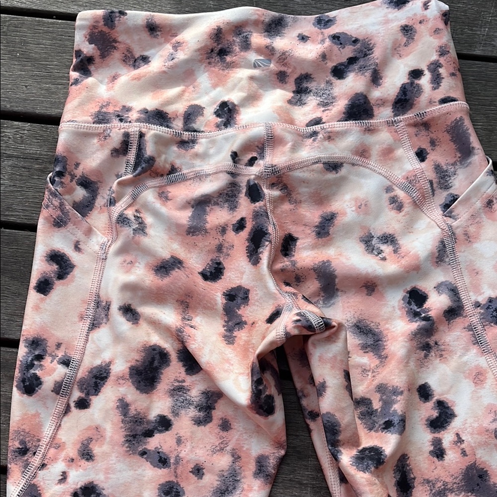 Patterned Leggings - Picture 3 of 3